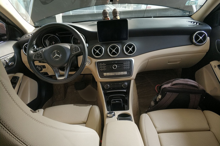 奔驰GLA 2017款 GLA 200 动感型中控内饰7002