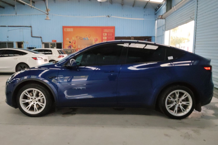 特斯拉 Model Y 2022款 改款 后轮驱动版车身外观4