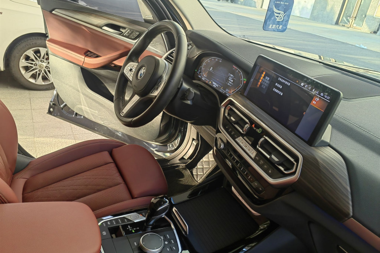 宝马X3 2023款 改款 xDrive30i 领先型 M曜夜套装中控内饰7006