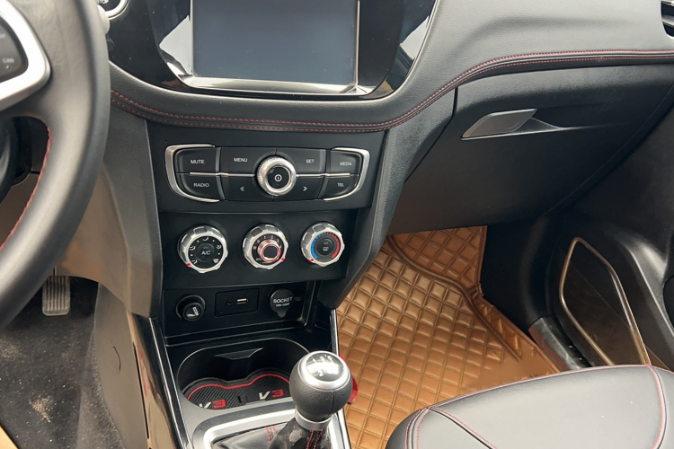 中华V3 2016款 1.5L 手动智能型局部细节13