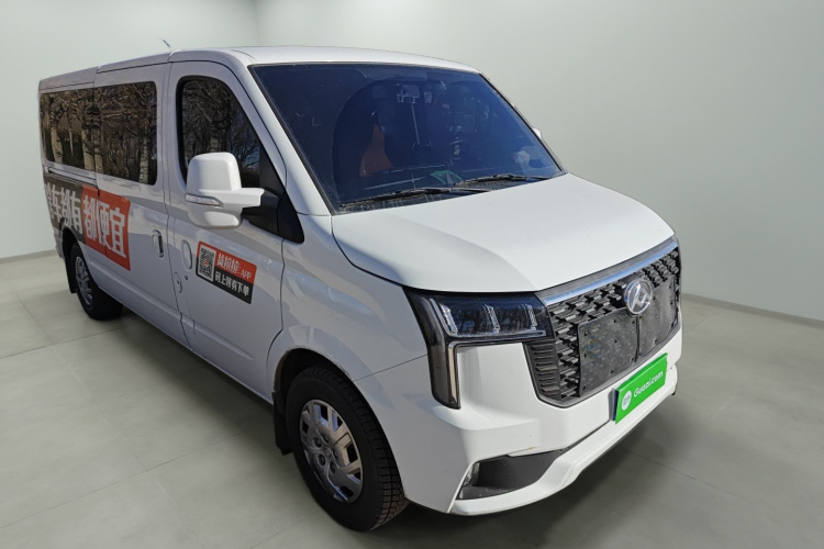 上汽大通MAXUS 新途V80 2025款 PRO傲运通 2.0T 手动长轴超低顶 6/7/8/9座车身外观3