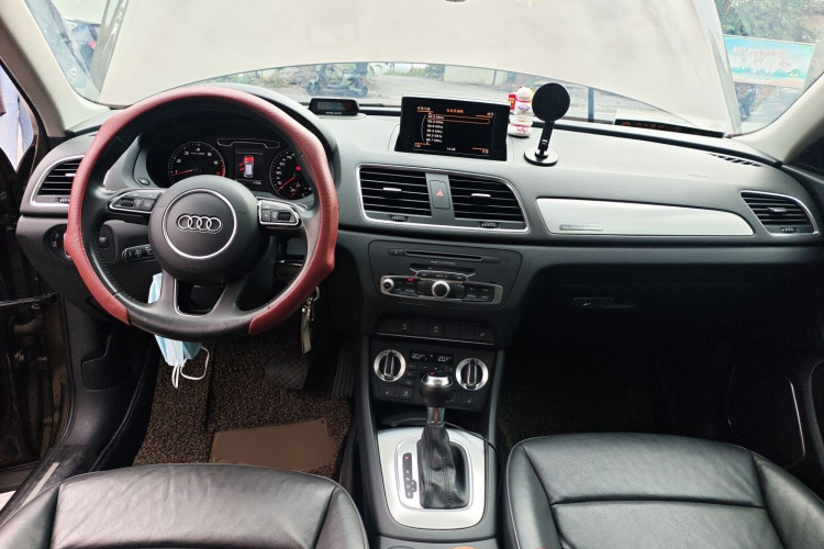 奥迪Q3(进口) 2012款 35 TFSI quattro 舒适型中控内饰7002