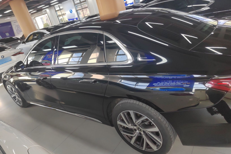 奔驰E级 2025款 E 300 L 时尚型车身外观4