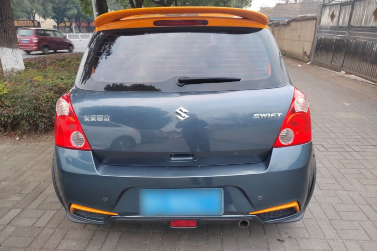 铃木 雨燕 2016款 1.5L 手动时尚型酷玩版车身外观6004