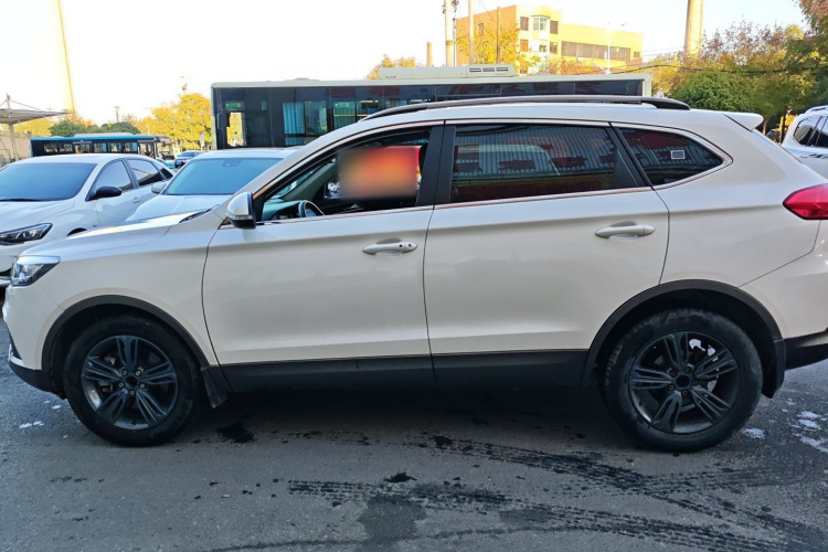 猎豹汽车 猎豹CS10 2017款 2.0T 自动都市型车身外观4