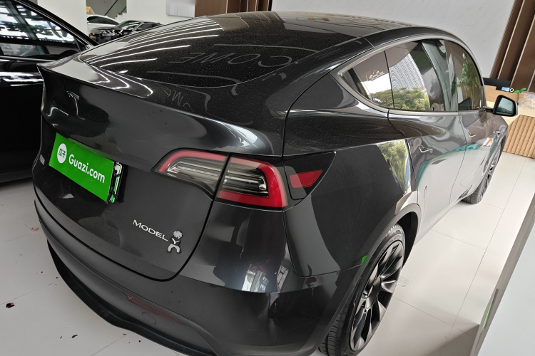 特斯拉 Model Y 2024款 后轮驱动版车身外观7