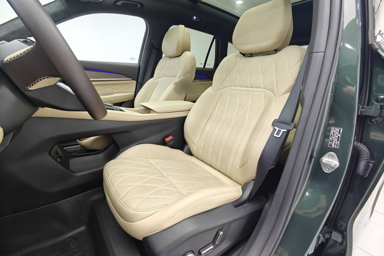 吉利汽车 星越L 2025款 东方曜 2.0TD 自动四驱望月版局部细节19