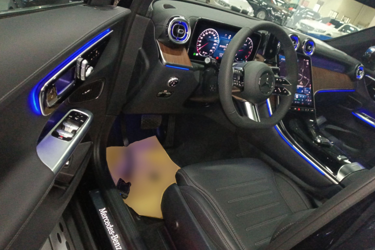 奔驰GLC 2025款 改款 GLC 300 L 4MATIC 动感型 7座中控内饰7003
