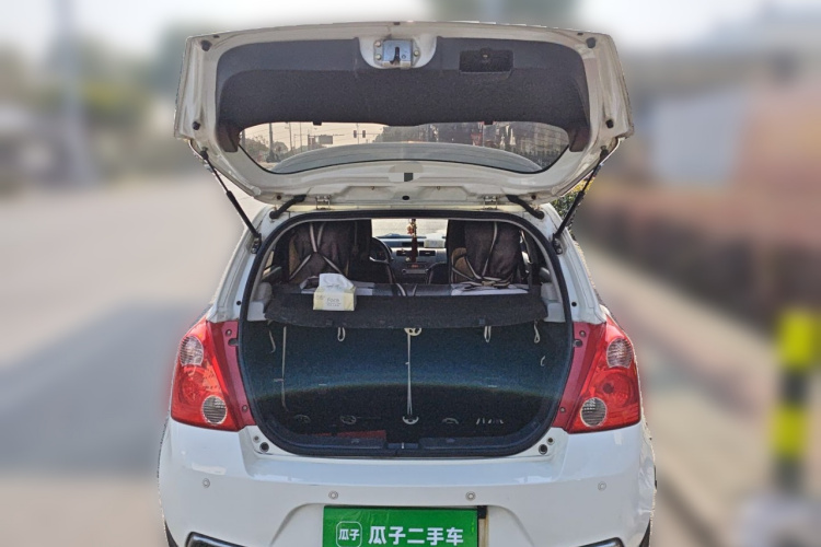 铃木 雨燕 2014款 1.5L 手动时尚型中控内饰23