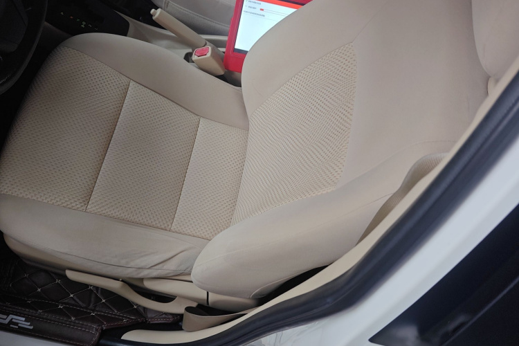 丰田 威驰 2014款 1.5L 自动智臻版局部细节19