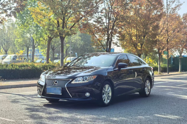 雷克萨斯ES 2013款 250 精英版车身外观1