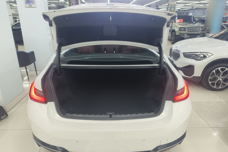 宝马i3 2025款 eDrive 40 L 曜夜套装机舱底盘23