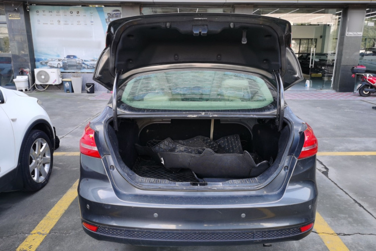 福特 福克斯 2015款 三厢 1.6L 手动舒适型机舱底盘23