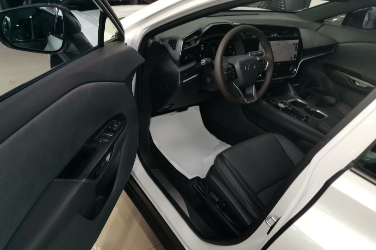 雷克萨斯RZ 2023款 450e 四驱纵享版中控内饰20