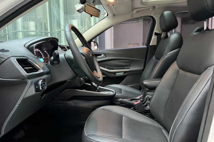 福特 福睿斯 2015款 1.5L 自动时尚型中控内饰7004