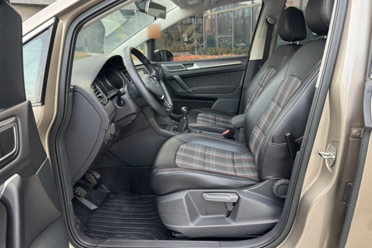 大众 高尔夫·嘉旅 2016款 230TSI 手动进取型中控内饰7001