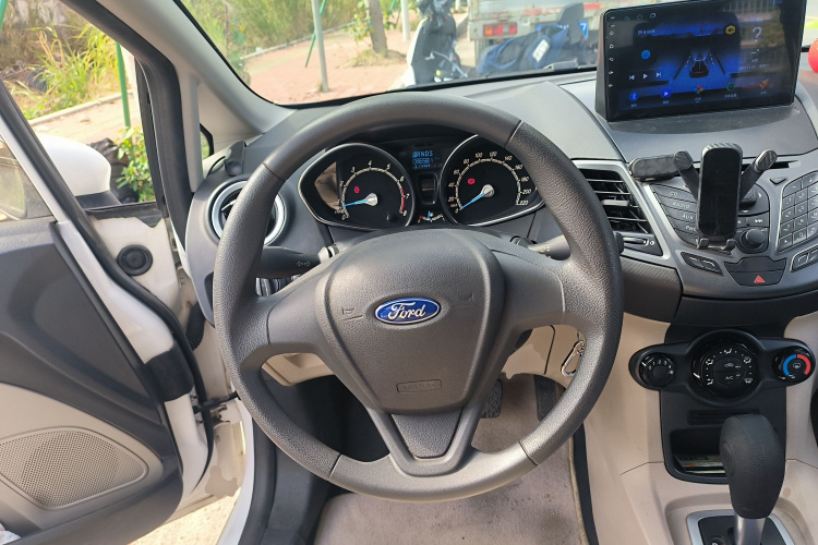 福特 嘉年华 2013款 三厢 1.5L 自动时尚型中控内饰13