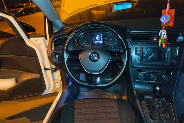 大众 高尔夫 2017款 1.6L 自动舒适百万辆纪念版中控内饰13