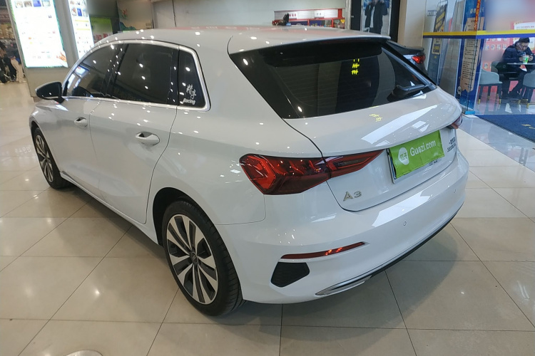 奥迪A3 2023款 Sportback 35 TFSI 进取致雅型车身外观4