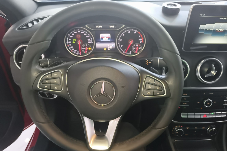 奔驰A级(进口) 2017款 改款 A 200 动感型局部细节13