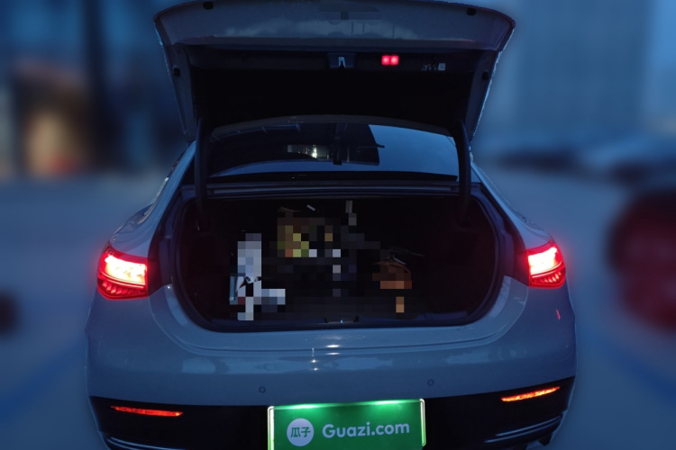 奔驰EQE 2022款 350 豪华版中控内饰23