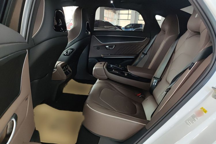 比亚迪 汉 2022款 EV 创世版 610KM四驱尊享型中控内饰7004