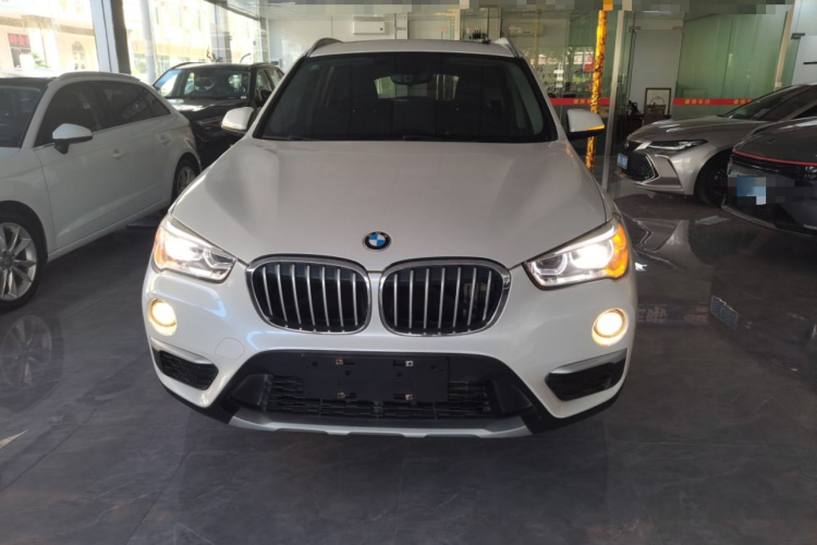 宝马X1 2018款 xDrive20Li 尊享型车身外观2