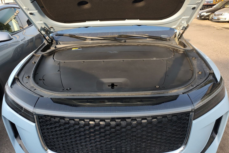 理想汽车 理想ONE 2020款 增程6座版机舱底盘24