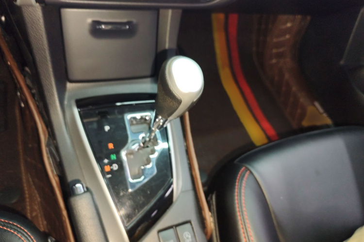 丰田 卡罗拉 2018款 1.2T S-CVT GL智享版局部细节18