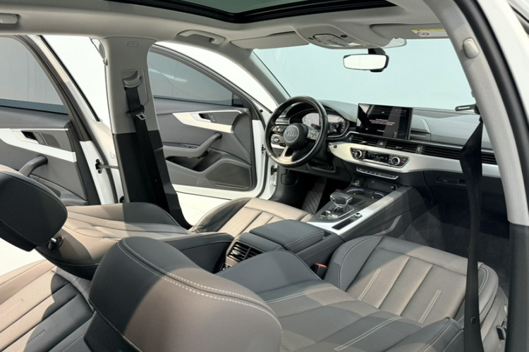 奥迪A4L 2020款 40 TFSI 豪华致雅型中控内饰7012