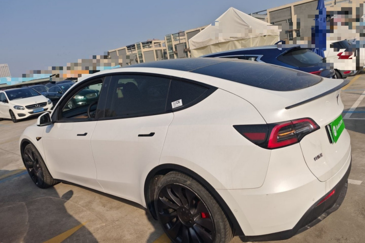 特斯拉 Model Y 2022款 Performance高性能全轮驱动版车身外观4
