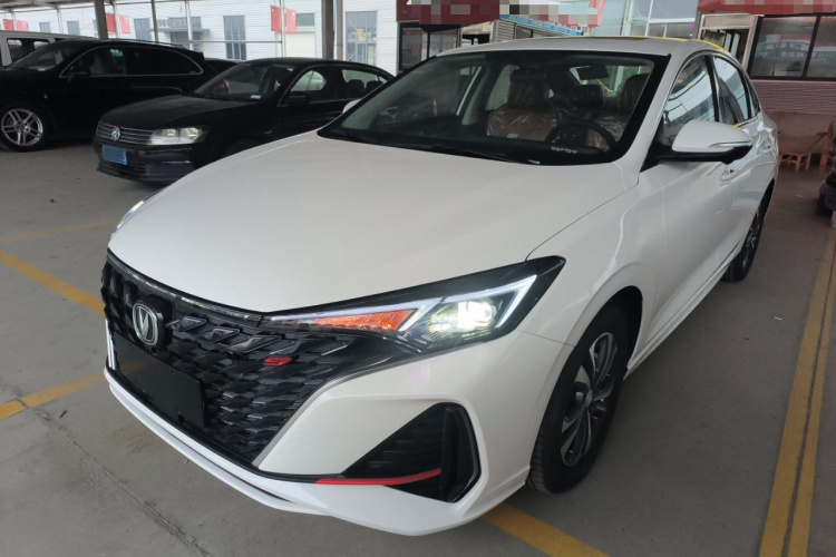 长安 逸动 2025款 PLUS 1.4T 双离合高能版车身外观1