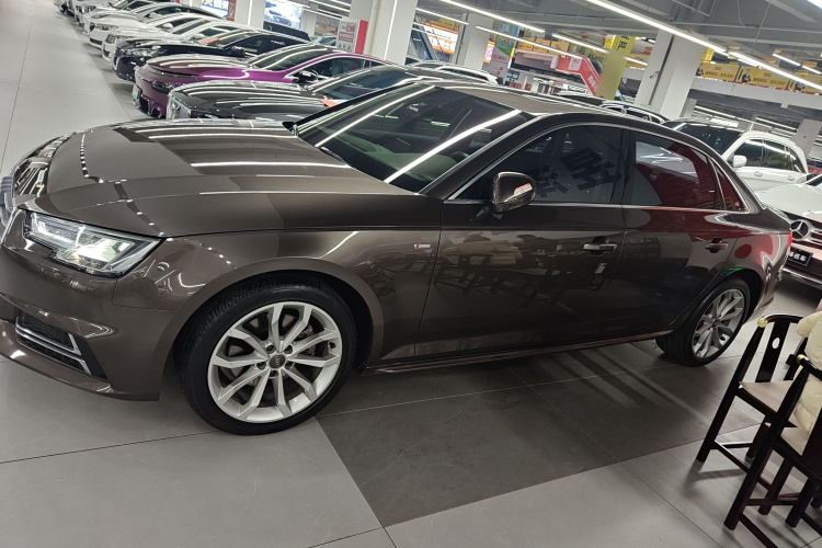 奥迪A4L 2017款 40 TFSI 风尚型车身外观4