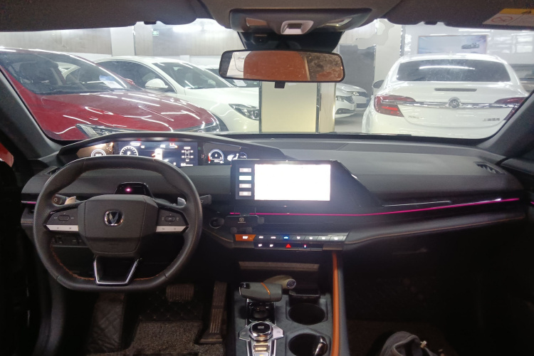 长安UNI-V 2023款 1.5T 尊贵型中控内饰7002