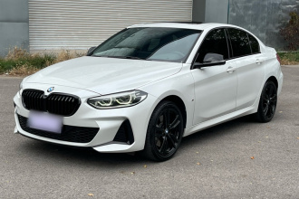 宝马1系 2022款 125i M运动曜夜版