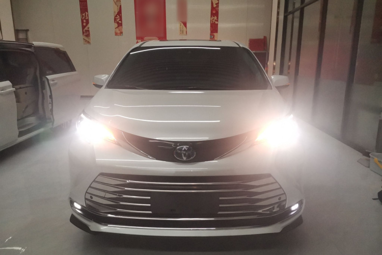 丰田 赛那SIENNA 2023款 2.5L混动 舒适版车身外观2