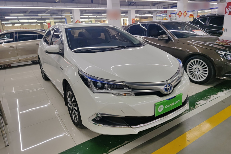 丰田 卡罗拉 2017款 改款双擎 1.8L E-CVT精英版车身外观3