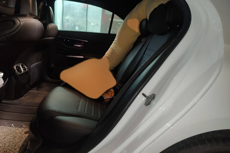 奔驰C级 2022款 C 200 L 运动版中控内饰7004