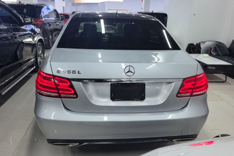 奔驰E级 2014款 改款 E 300 L车身外观6