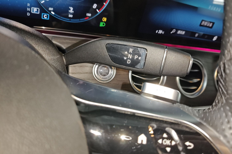 奔驰E级 2022款 改款二 E 260 L 运动型 4MATIC局部细节18