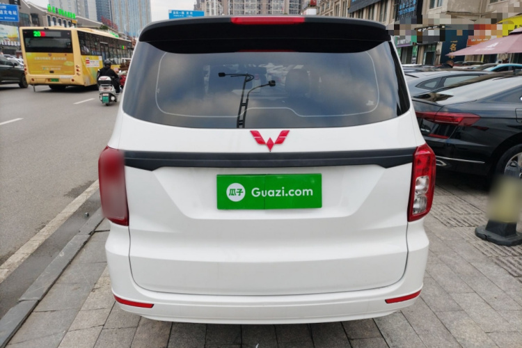 五菱汽车 五菱宏光 2021款 1.5L改款 S基本型 液压助力LAR车身外观6