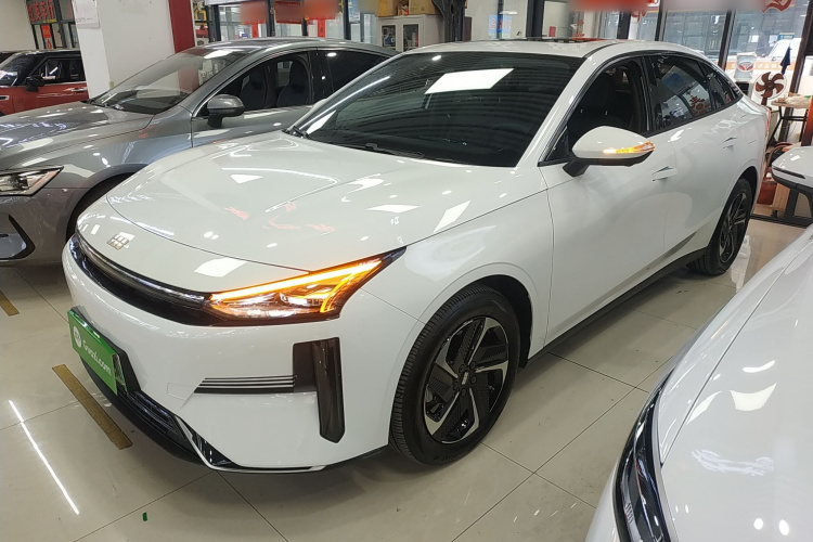 吉利银河 银河L6 2024款 125km PLUS 龙腾版车身外观4