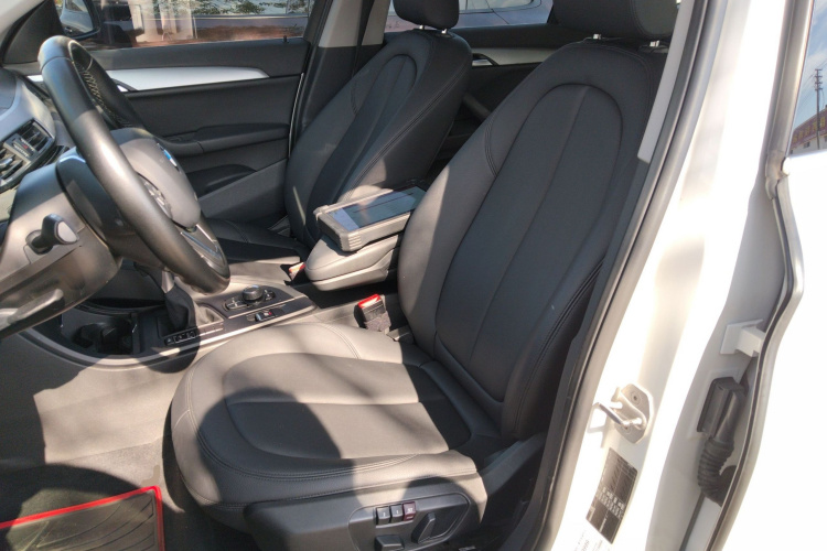 宝马X1 2018款 sDrive20Li 领先型中控内饰19