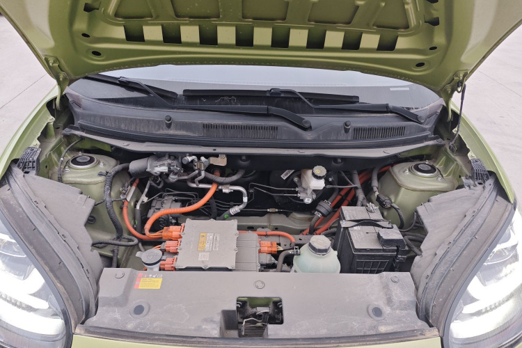 五菱汽车 五菱缤果 2023款 333km 灵犀互联款机舱底盘24