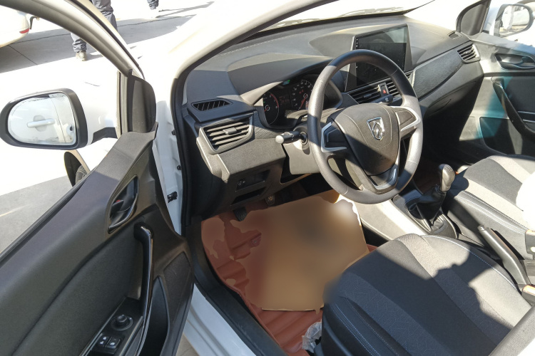 宝骏310 2016款 1.2L 手动舒适型中控内饰20