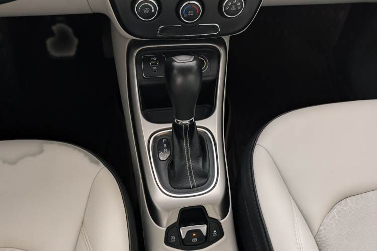 Jeep 指南者 2017款 200T 自动舒享版局部细节18