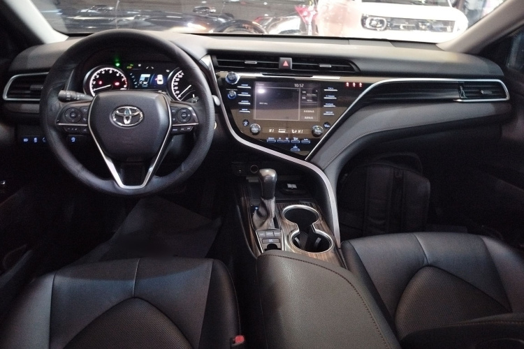丰田 凯美瑞 2018款 2.5G 豪华版中控内饰12