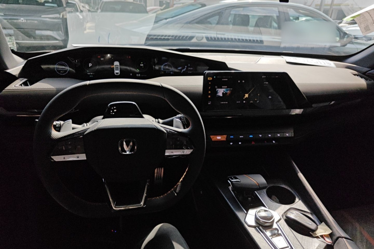 长安UNI-V 2024款 1.5T 尊贵运动型中控内饰7002