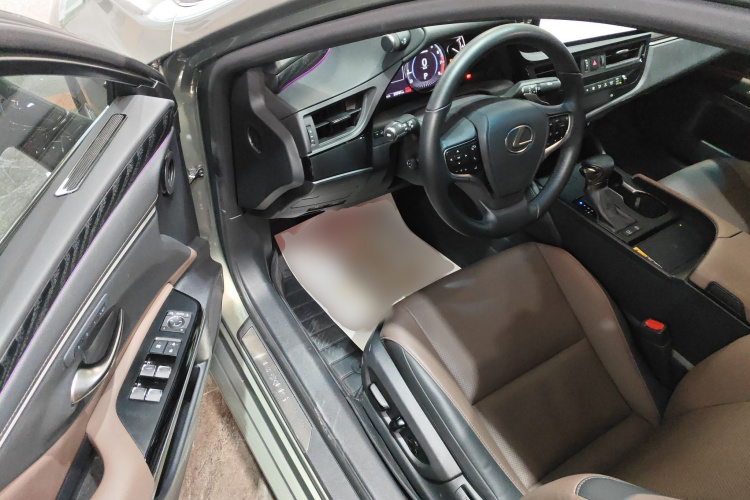 雷克萨斯ES 2024款 200 臻享版中控内饰7003