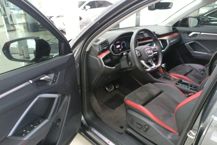 奥迪Q3 2021款 40 TFSI 时尚动感型中控内饰7003